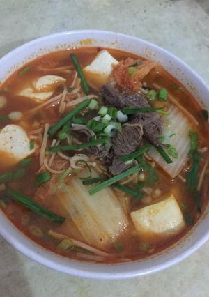 Hình của món Canh kimchi nấu đậu phụ thịt bò.