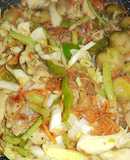 Muslo de pollo deshuesado con vegetales