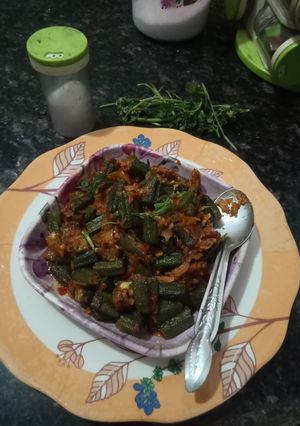 मसाला भिंडी (masala bhindi recipe in Hindi) रेसिपी मुख्य फोटो