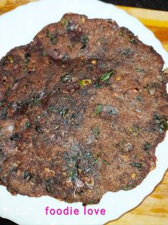 கேழ்வரகு முருங்கைக்கீரை அடை செய்முறை முக்கிய புகைப்படம்