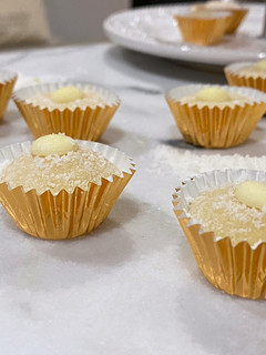 Una foto de Beijinhos de coco