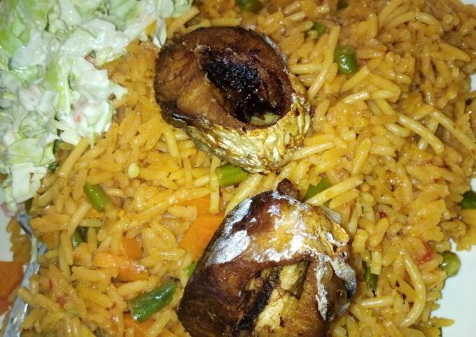 Recipe of Favorite JOLLOF Rice with fish and coslow