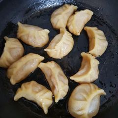 A picture of Gyoza Wrappers.