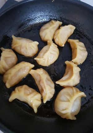 A picture of Gyoza Wrappers.