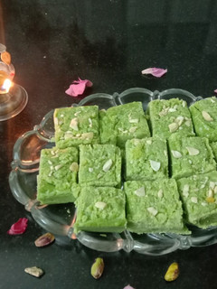 பிஸ்தா பர்ஃபி. (Pista burfi recipe in tamil) செய்முறை முக்கிய புகைப்படம்