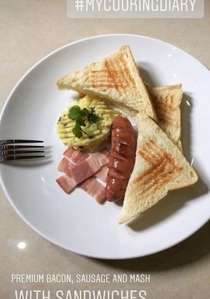Hình của món Brunch : Premium bacon,saugage and mash with sandwiches.