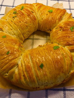 A picture of Wool roll bread:.