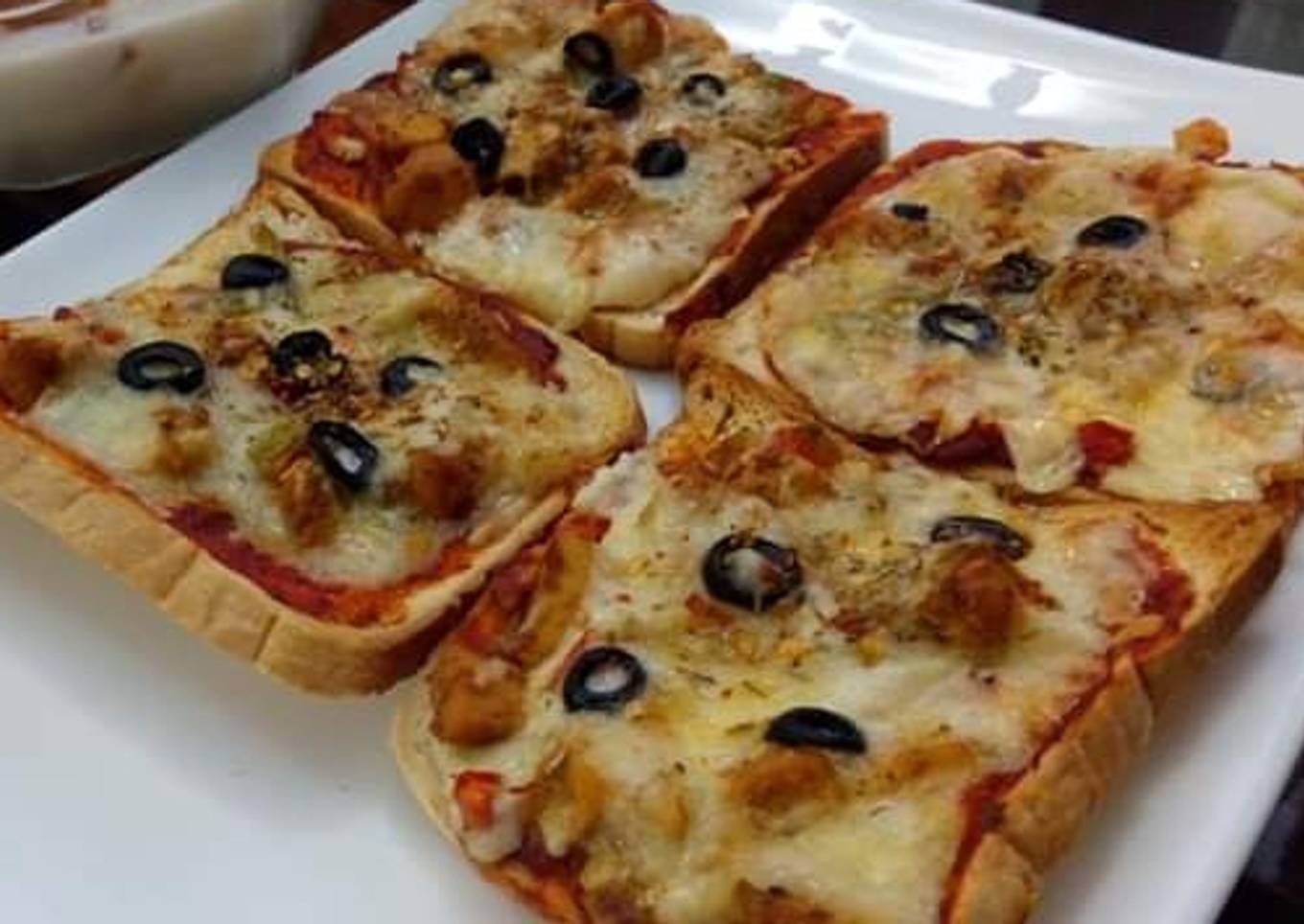 Bread slices pizza