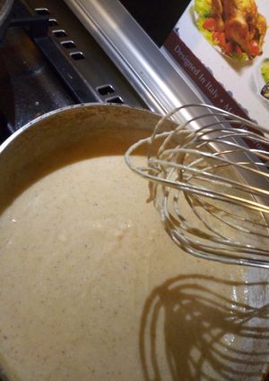 A picture of Cheese sauce.
