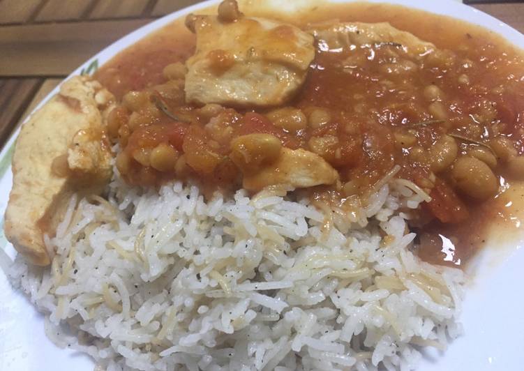 فاصوليا بالدجاج مع رز شعرية