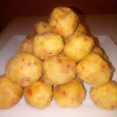 A picture of Yam balls.
