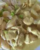 Wok de pollo y cerdo a la mostaza con mini galets