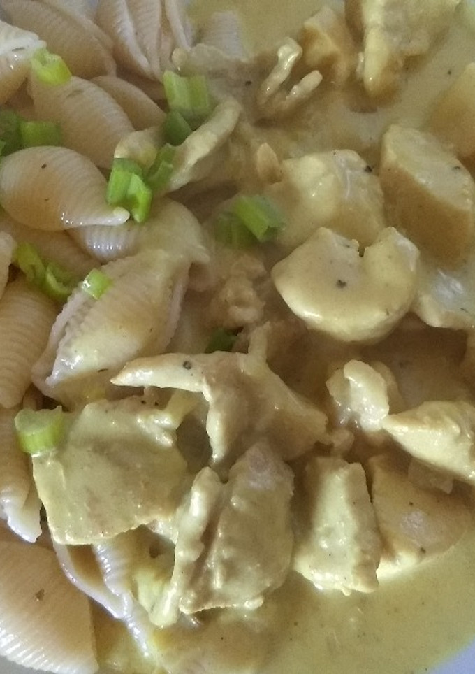 Una foto de Wok de pollo y cerdo a la mostaza con mini galets