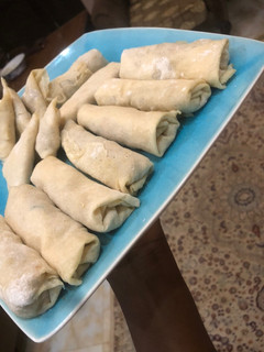 A picture of Samosa/spring rolls wrap.