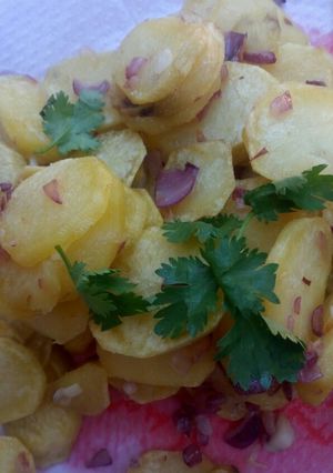 A picture of Lyonnaise potatoes.