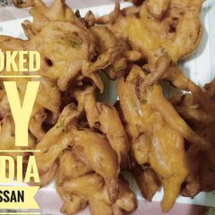 A picture of Piyaz aloo ke pakoray.