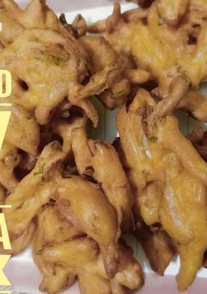 A picture of Piyaz aloo ke pakoray.