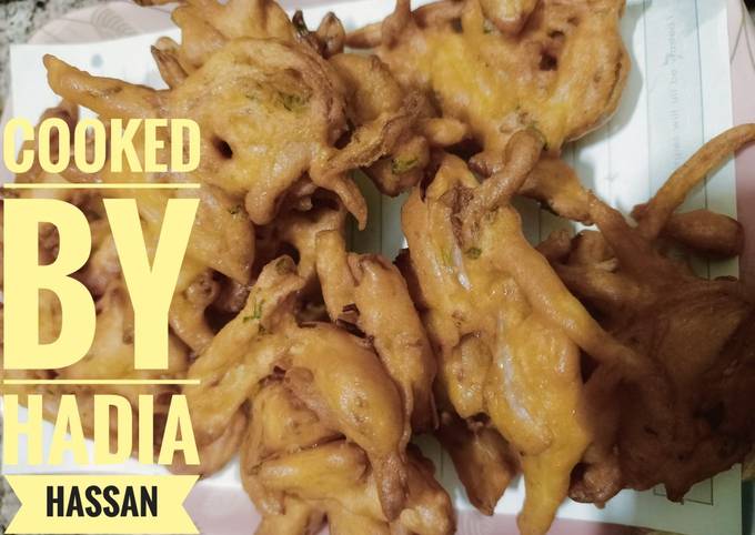 Piyaz aloo ke pakoray