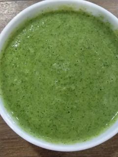 ગ્રીન ચટણી (Green Chutney Recipe In Gujarati) રેસીપી મુખ્ય ફોટો
