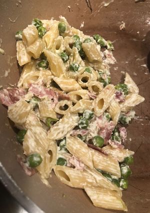 A picture of Pasta with Peas, Cream, and Ham.