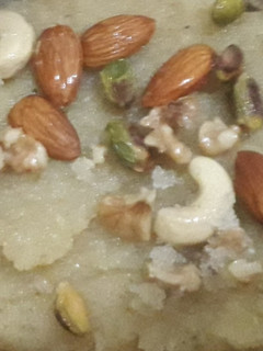 A picture of Makkhandi halwa.