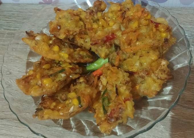 Langkah Mudah untuk Menyiapkan Bakwan jagung krispi ala Manado Anti Gagal