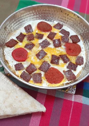 صورة لوصفة بيض مقلي بالسجق والمرتديلا 🍳