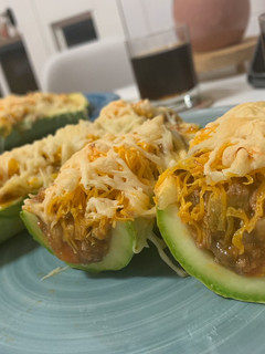 Una foto de Calabacines rellenos de carne y verduras