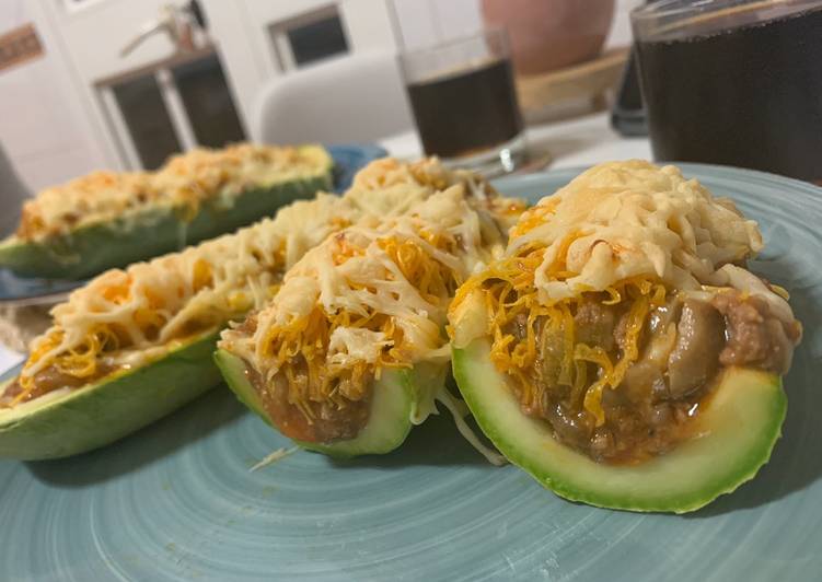 Calabacines rellenos de carne y verduras