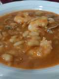 Judías blancas con langostinos y chirlas enfadadas