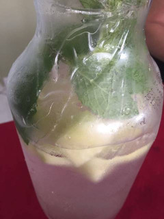 Una foto de Agua saborizada de pepino