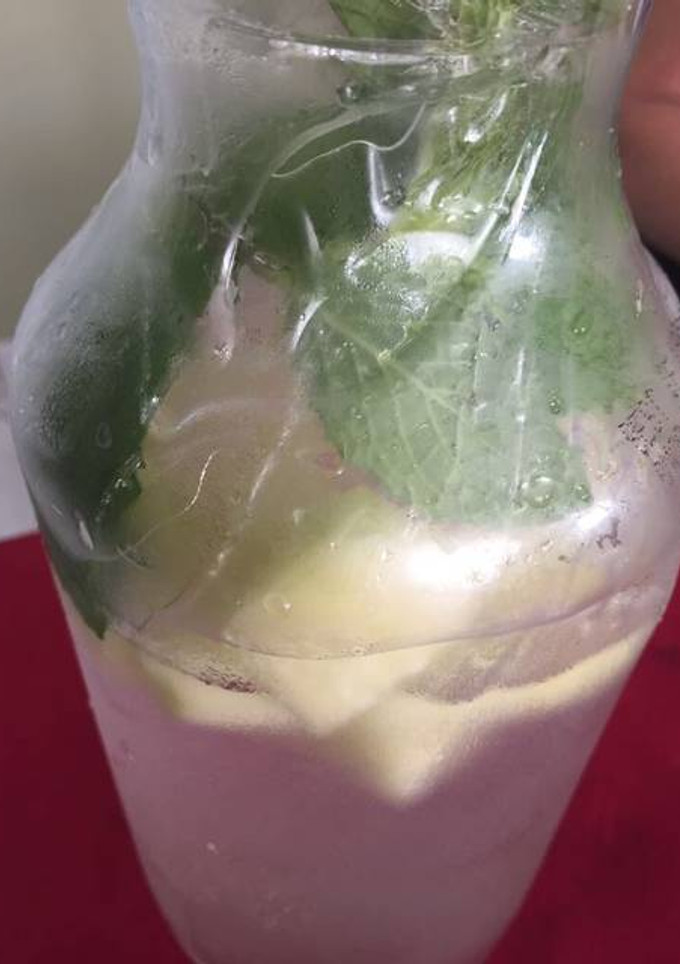 Una foto de Agua saborizada de pepino