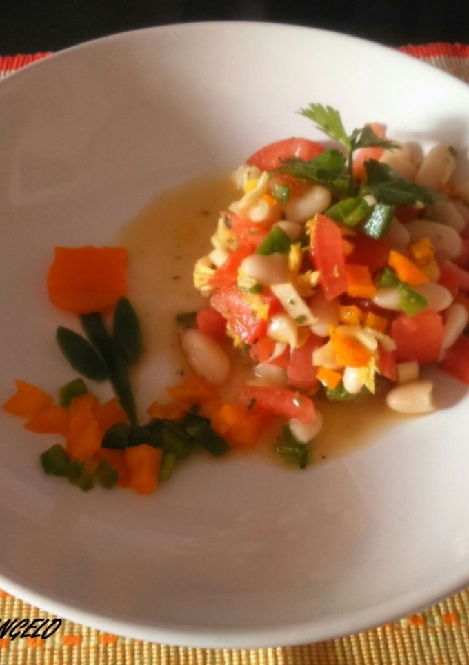 Una foto de Ensalada de alubias blancas