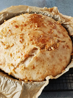 Una foto de Talami, un pan libanés con ajo y mantequilla