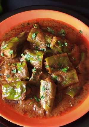 A picture of Stuffed Chilli Curry.