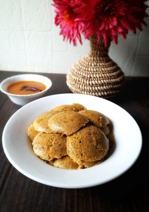 A picture of Oats Semolina Idli.