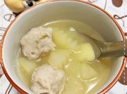 一張大黃瓜魚丸湯的照片