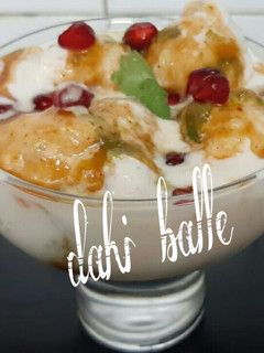 A picture of Dahi balle.