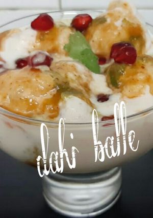 A picture of Dahi balle.