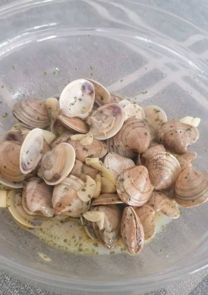 Una foto de Tapa de chirlas al vino