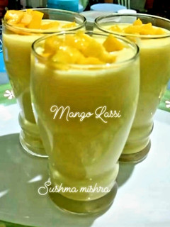 मैंगो लस्सी (Mango Lassi Recipe In Hindi) रेसिपी मुख्य फोटो
