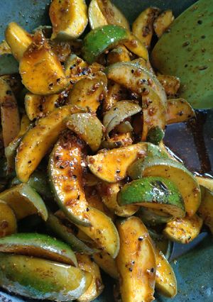 आम का अचार (Aam Ka Achar recipe in Hindi) रेसिपी मुख्य फोटो