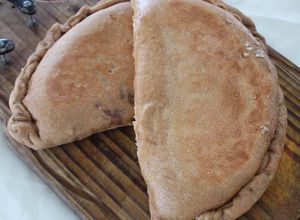 Una foto de Calzones integrales de verduras grilladas