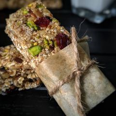 A picture of Honey Nut Granola bars.