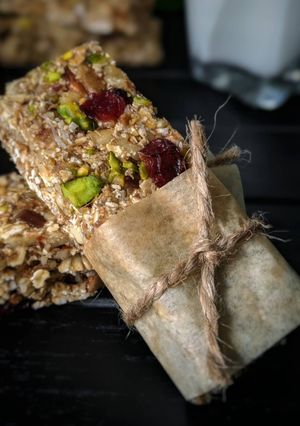 A picture of Honey Nut Granola bars.
