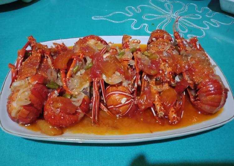 Proses Menyiapkan Lobster asam manis pedas yang enak