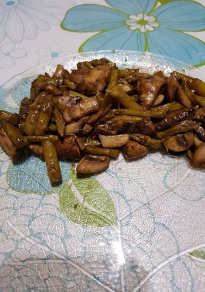 Una foto de Guarnición de hongos y espárragos súper rápida