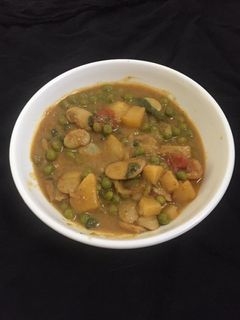 பட்டாணி உருளை கிரேவி (Pattani Urulai Gravy Recipe in Tamil) செய்முறை முக்கிய புகைப்படம்