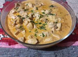 Una foto de Pollo en salsa strogonoff
