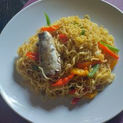A picture of Stir fry noodles.